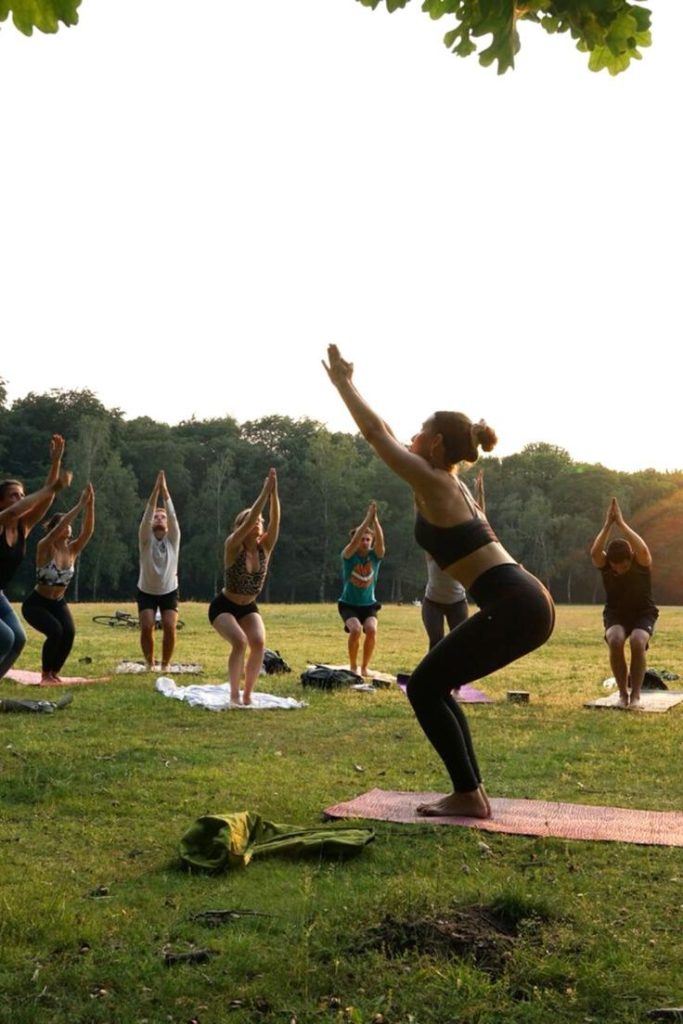 Profesora de yoga especializada - Gabriela Vergara